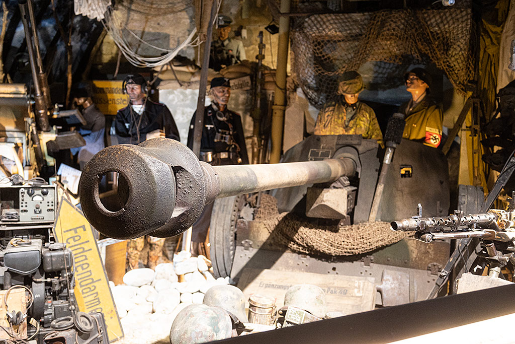 Waffen und Munition im Museum D-Day Omaha