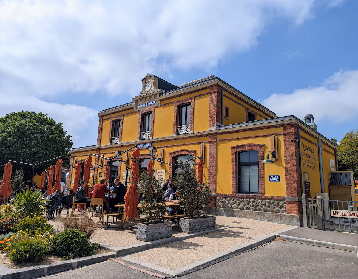 surroundings_carteret2